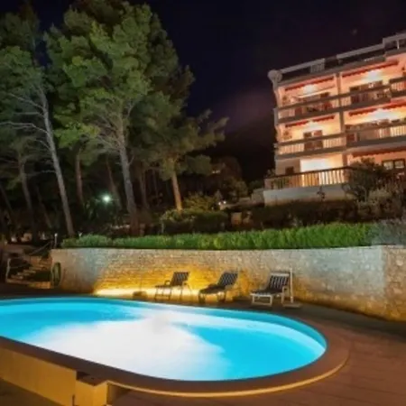 Apartament 6 *