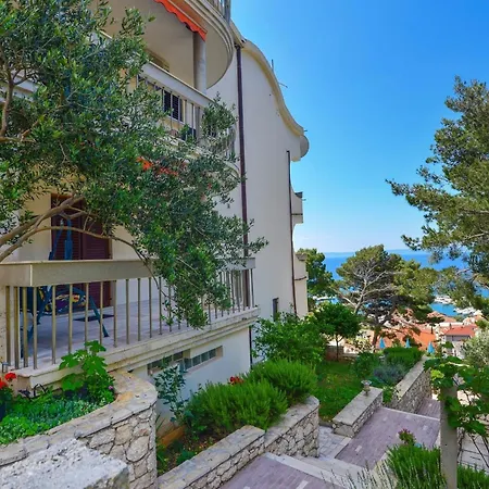 Apartamento 6 *