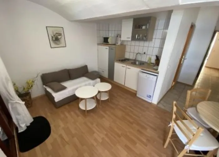 Apartman 6 *